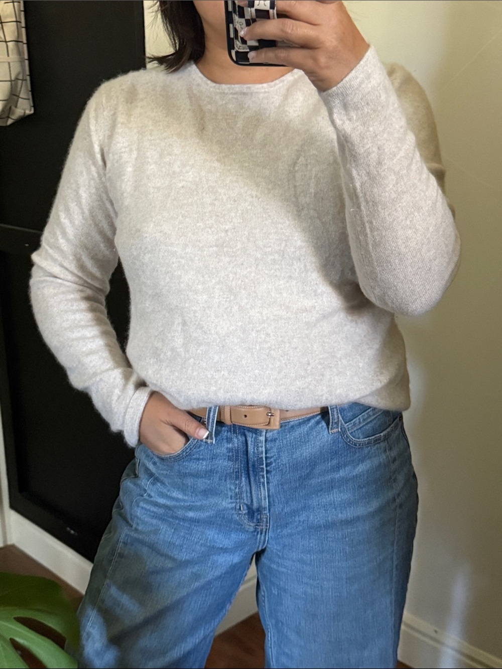 Marshall Fields 100% Cashmere Crew Sweater in Oatmean/ beige. XL